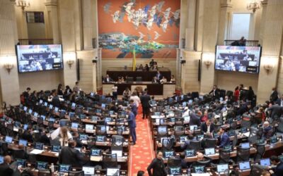 Más de 8 horas de debate de moción de censura a MinMinas